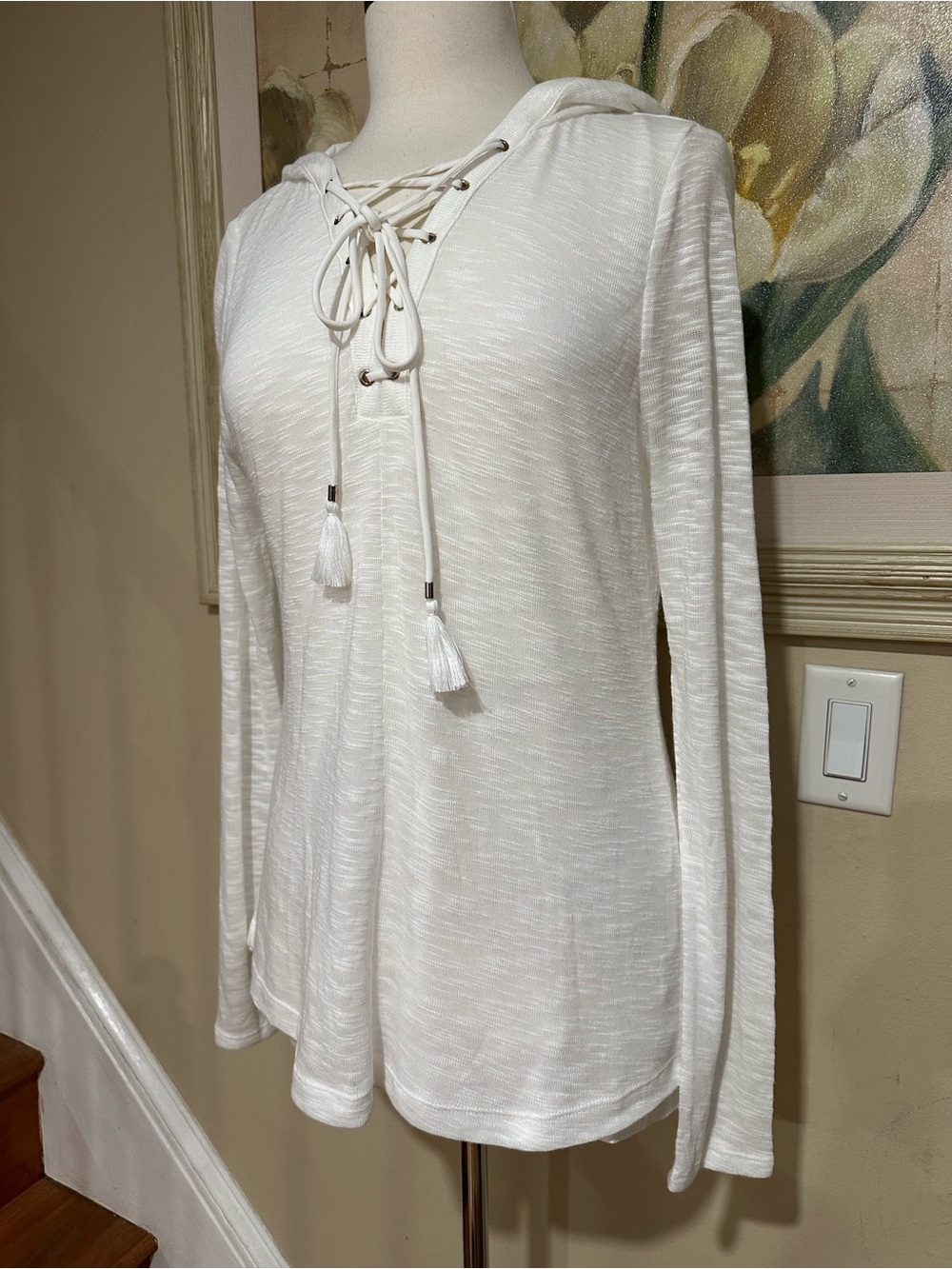 White House Black Market Ecru LS Hood Lined Tie Front V Neck Top -Size M - Picture 4 of 11
